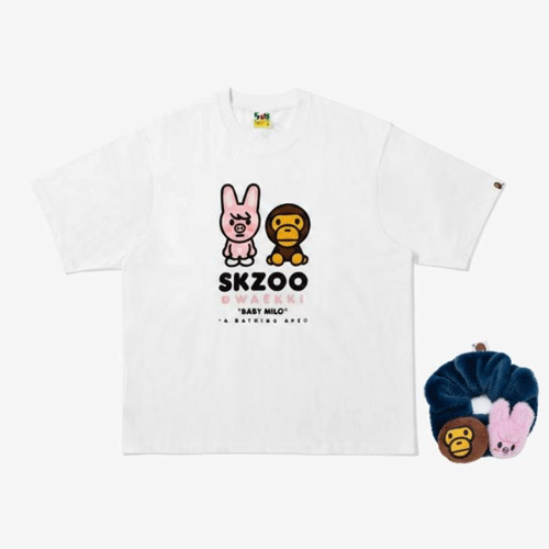 BAPE X Stray Kids [ DWAEKKI BABY MILO TEE M (Changbin) + SCRUNCHIES (BLUE) ]
