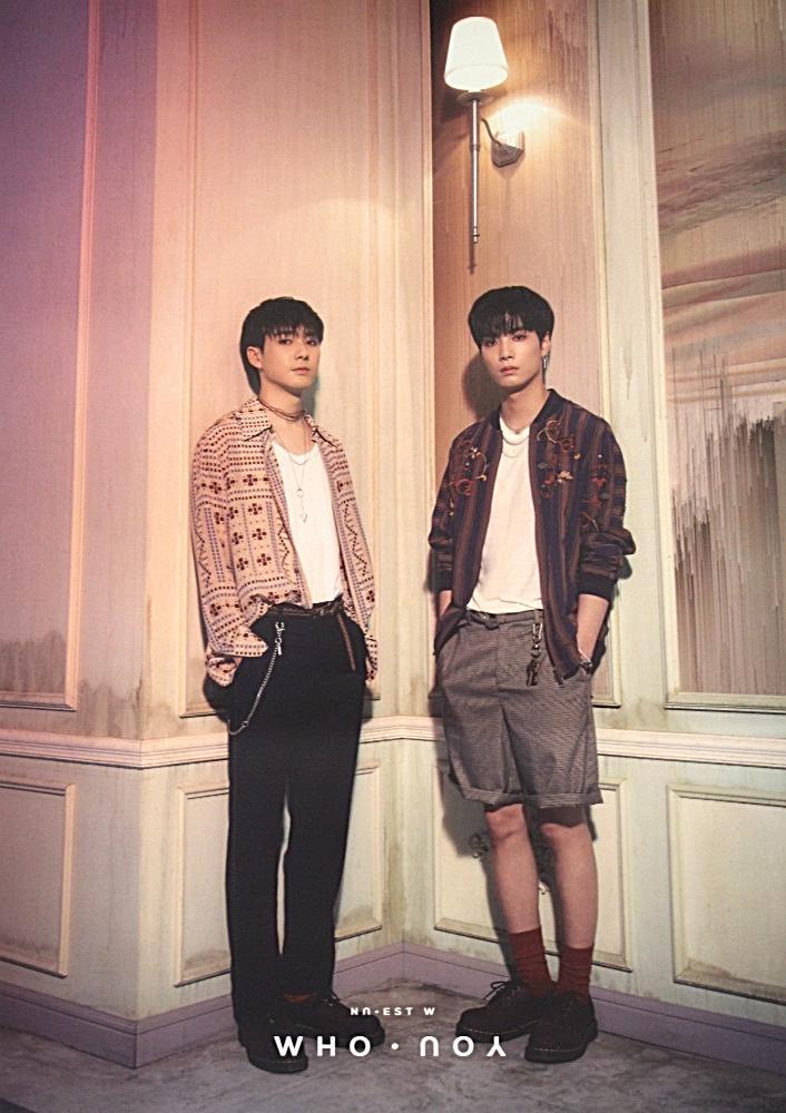 MUSIC PLAZA Poster Nu'est "WHO YOU" Album A Type - POSTER