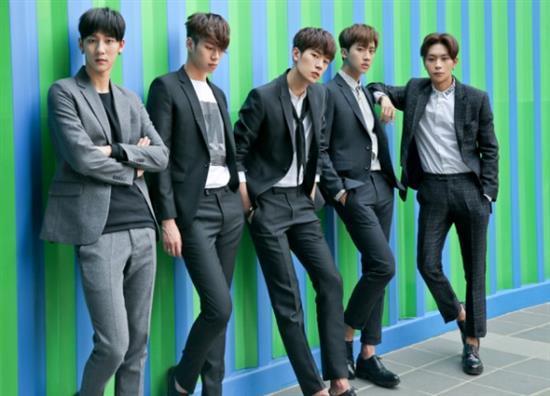 MUSIC PLAZA Poster 크나큰 | KNK<br/>AWAKE POSTER<br/>
