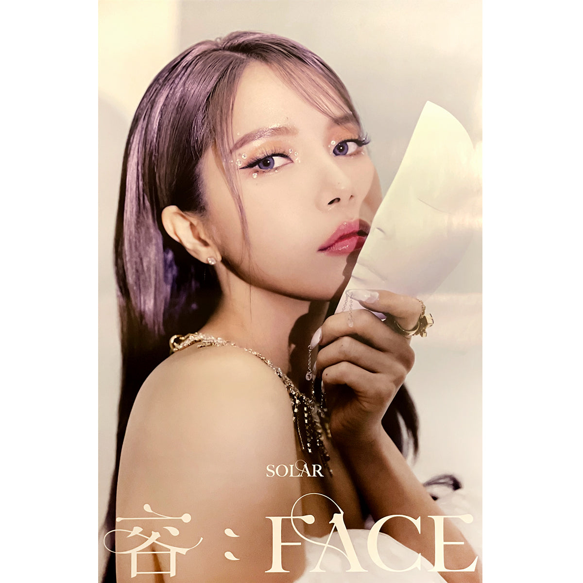 솔라 | SOLAR | 1ST MINI ALBUM [ 容 : FACE ] | (VERSION C) POSTER ONLY