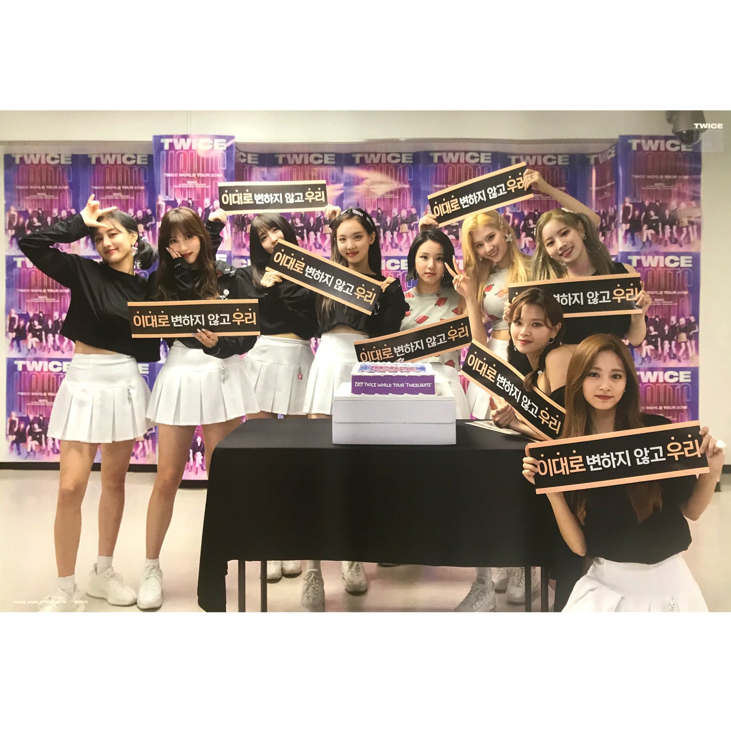 트와이스 | TWICE | WORLD TOUR 2019 SEOUL [ TWICELIGHTS ] | (BLU-RAY VER.) POSTER ONLY