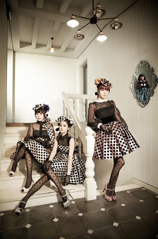 MUSIC PLAZA Poster 오렌지 캬라멜 | ORANGE CARAMEL<br/>CATALLENA POSTER<br/>30.3" X 20.4"