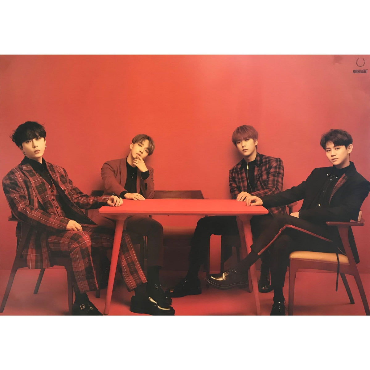 MUSIC PLAZA Poster A. ver 하이라이트 | HIGHLIGHT | special album - OUTRO | POSTER