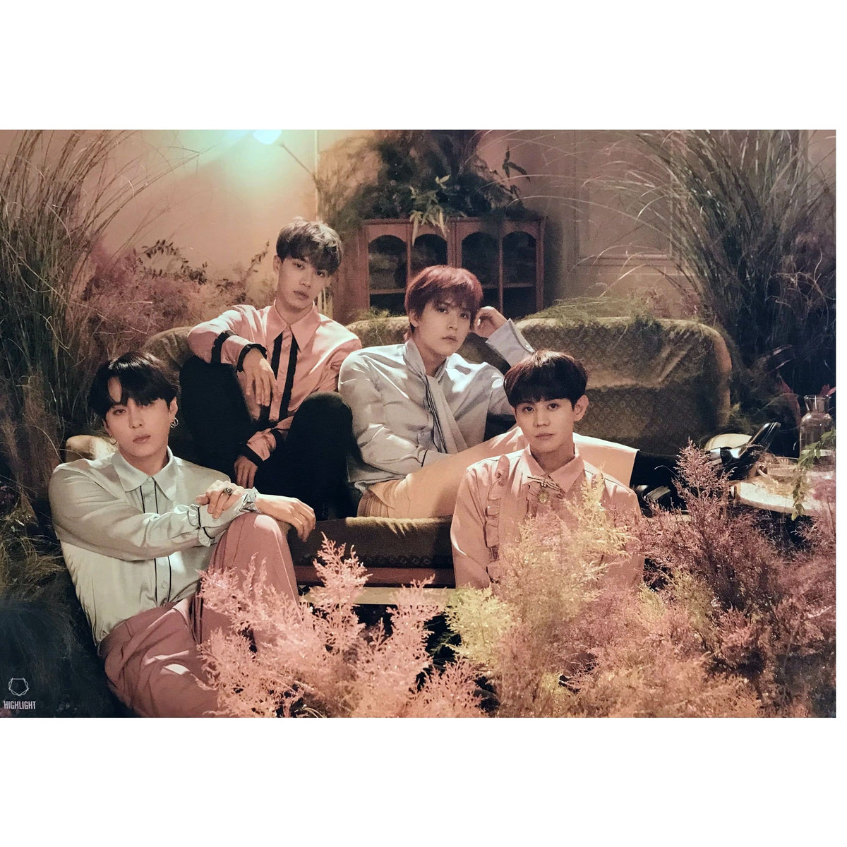 MUSIC PLAZA Poster B. ver 하이라이트 | HIGHLIGHT | special album - OUTRO | POSTER